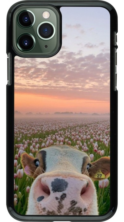 Coque iPhone 11 Pro - Cow with tulips Spring 2026