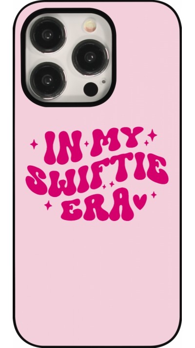Coque iPhone 15 Pro - Taylor Swift In My Swiftie Era - Pink