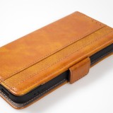 Etui cuir iPhone 17e / 16e - Flip Wallet en cuir véritable avec stripe design et compartiment à cartes - Brun
