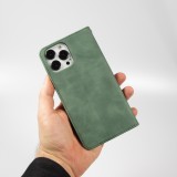 Etui cuir iPhone 17e / 16e - Flip Wallet vintage avec fermeture aimantée et compartiment cartes - Vert foncé
