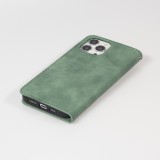 Etui cuir iPhone 17e / 16e - Flip Wallet vintage avec fermeture aimantée et compartiment cartes - Vert foncé