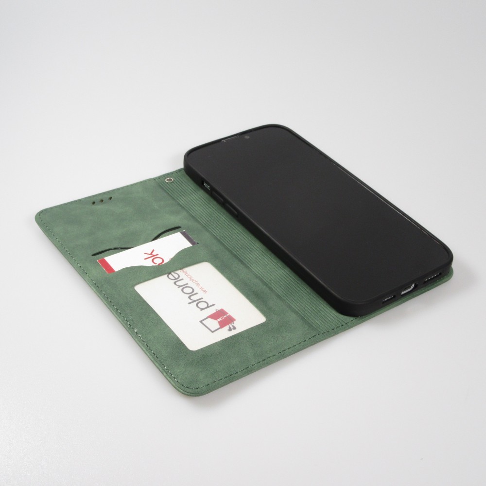 Etui cuir iPhone 17e / 16e - Flip Wallet vintage avec fermeture aimantée et compartiment cartes - Vert foncé