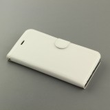 Fourre iPhone 17e / 16e - Premium Flip cuir lisse porte-cartes - Blanc