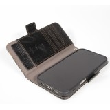 Etui cuir iPhone 17 - Flip Wallet en cuir véritable avec stripe design et compartiment à cartes - Noir