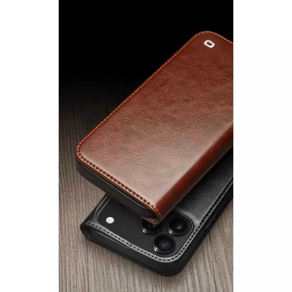 Fourre iPhone 17 - Flip Qialino Classic Wallet cuir véritable - Brun clair