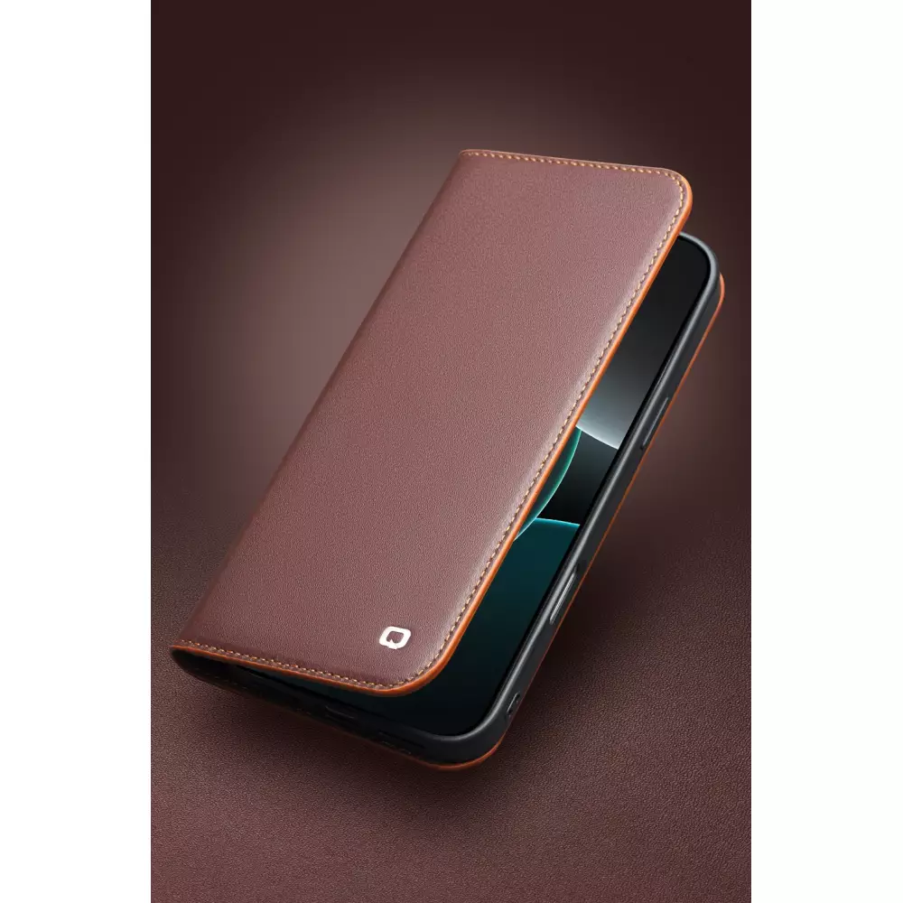 Fourre iPhone 17 Pro Max - Flip Qialino Matt Wallet cuir véritable - Brun foncé mat