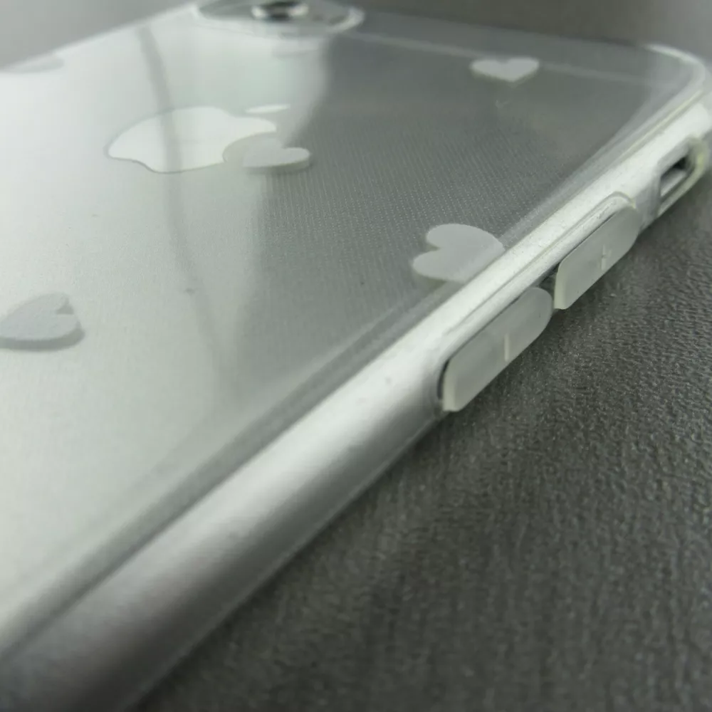 Coque iPhone 16e - Gel petit coeur transparent - Blanc