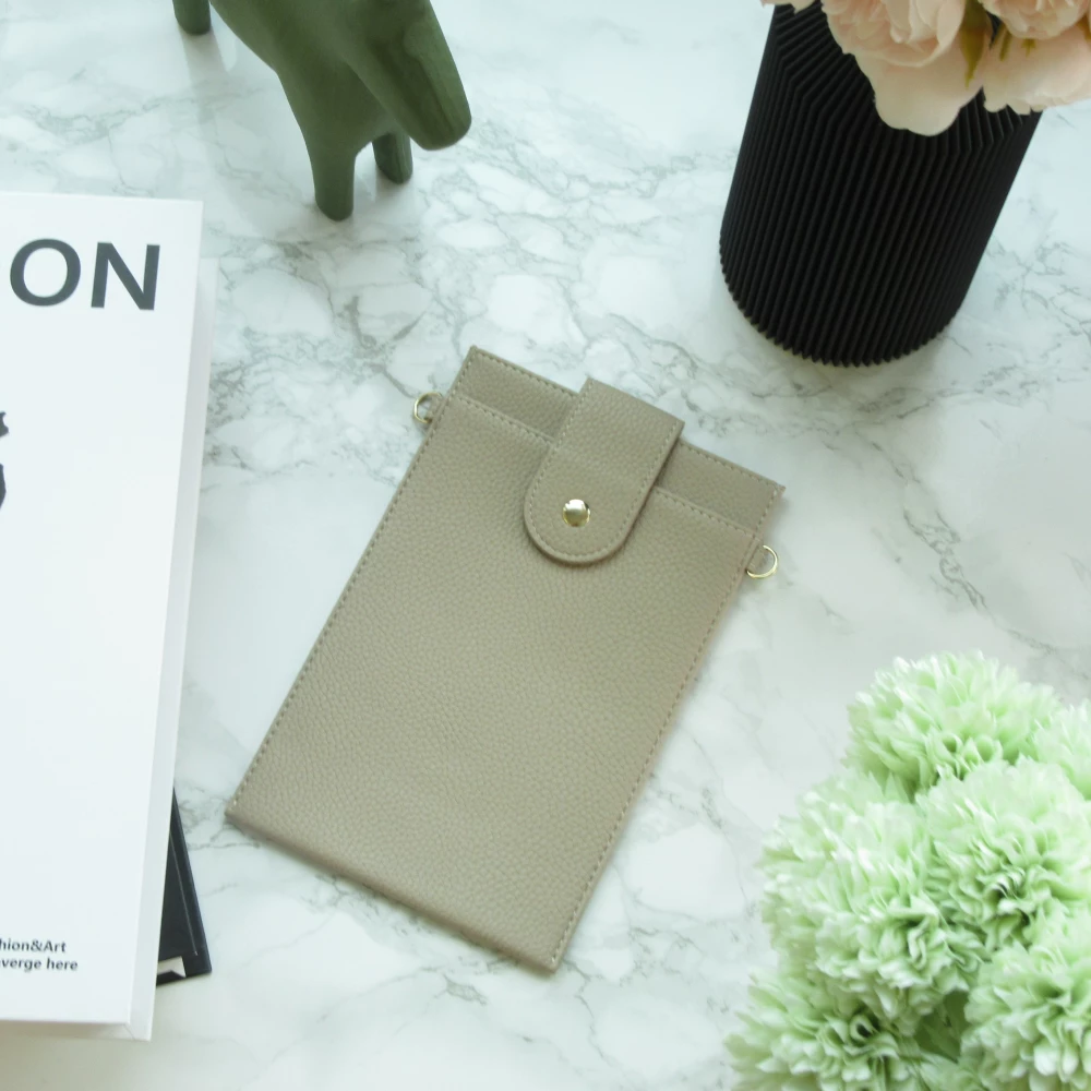 Elegante universelle Smartphone Umhängetasche aus veganem Leder inkl. Umhängegurt aus Leder (vegan) - Beige