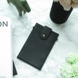 Elegante universelle Smartphone Umhängetasche aus veganem Leder inkl. Umhängegurt aus Leder (vegan) - Schwarz